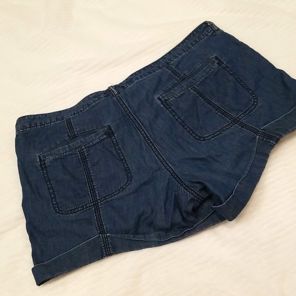 Old Navy Chambray Shorts - Picture 3 of 4